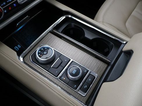Used 2022 Ford Expedition Limited image 38
