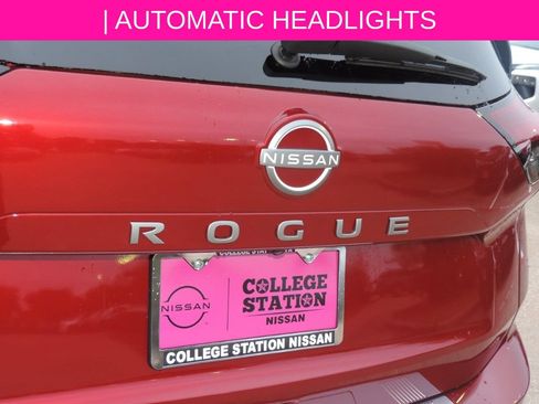 Certified 2025 Nissan Rogue SV FWD image 11