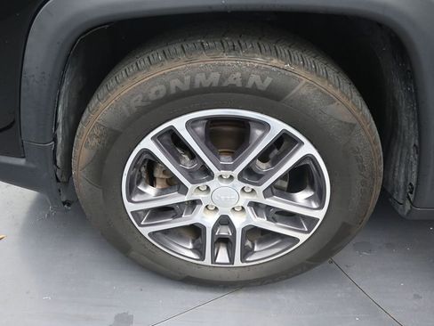 Used 2018 Jeep Compass Latitude FWD image 9