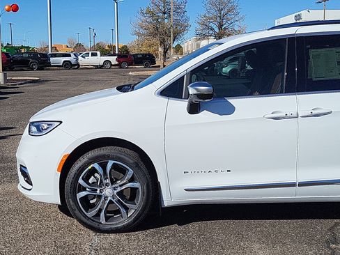 New 2026 Chrysler Pacifica Pinnacle image 2