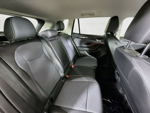 Certified 2025 Volkswagen Tiguan SE AWD/4WD image 22