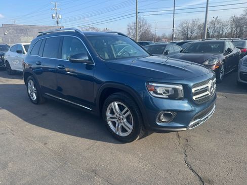 Used 2021 Mercedes-Benz GLB 250 4MATIC w/ Premium Package image 10