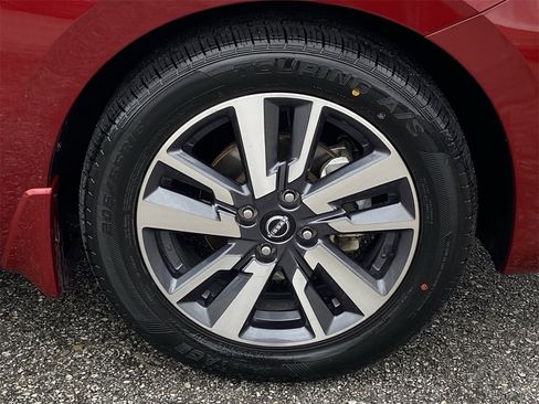 Certified 2024 Nissan Versa SV w/ Trunk Package image 7