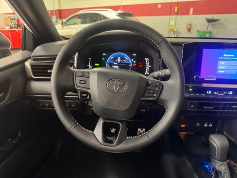 Used 2026 Toyota Camry SE image 9