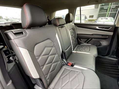 New 2025 Volkswagen Atlas Peak Edition SE image 24