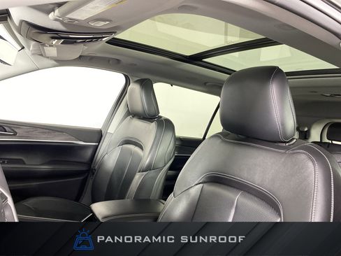 Used 2023 Jeep Grand Cherokee L Limited w/ Luxury Tech Group II image 2