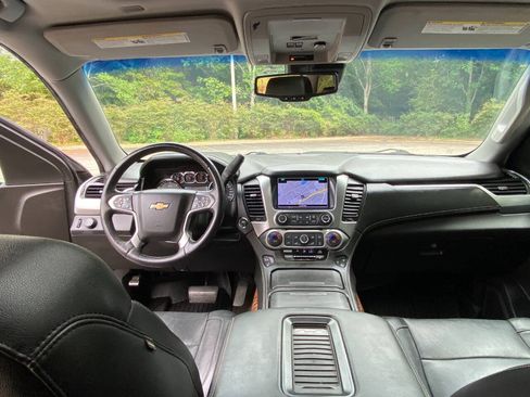 Used 2017 Chevrolet Suburban Premier RWD image 46