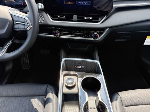 New 2026 Chevrolet Equinox LT w/ Convenience Package II image 11