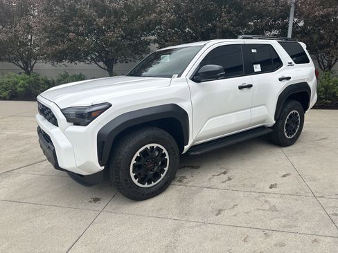 New 2026 Toyota 4Runner TRD Off-Road Premium AWD/4WD image 3