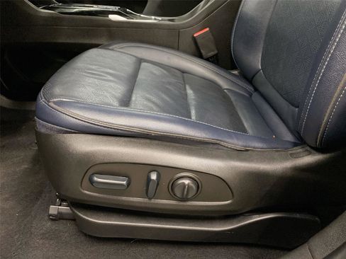 Used 2022 Chevrolet Bolt EUV Premier w/ Sun & Sound Package image 18