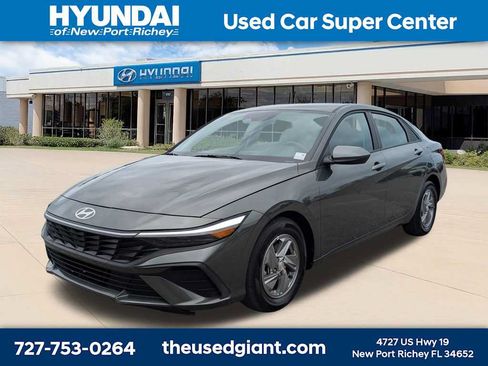 Used 2025 Hyundai Elantra SE w/ Cargo Package FWD image 1