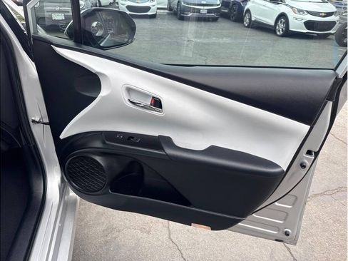 Used 2019 Toyota Prius XLE w/ Carpet Mat Package FWD image 28