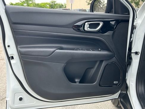 New 2025 Jeep Compass Latitude w/ Sun & Sound Group image 24