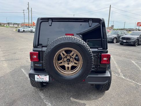 Used 2021 Jeep Wrangler Unlimited Sahara AWD/4WD image 4
