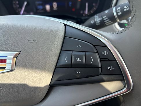 Used 2017 Cadillac XT5 Luxury w/ Driver Awareness Package image 11