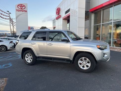 Used 2016 Toyota 4Runner SR5 image 2