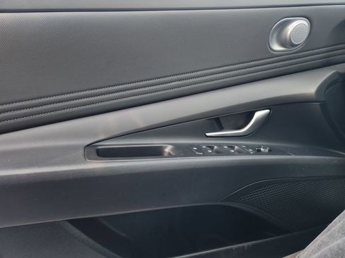 Used 2025 Hyundai Elantra SEL image 23