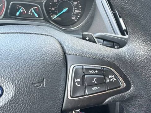 Used 2017 Ford Escape SE FWD image 6