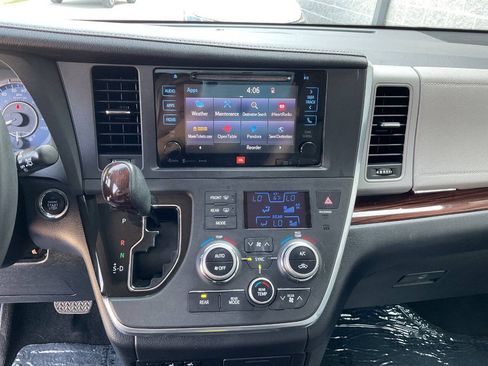 Used 2016 Toyota Sienna Limited w/ Protection Package FWD image 23