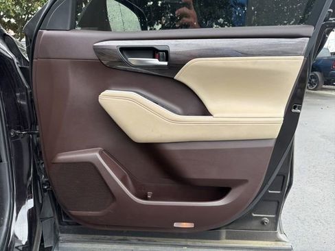 Used 2020 Toyota Highlander Platinum image 10