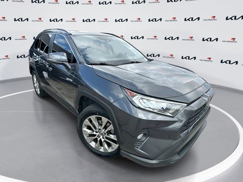 Used 2020 Toyota RAV4 XLE Premium image 1