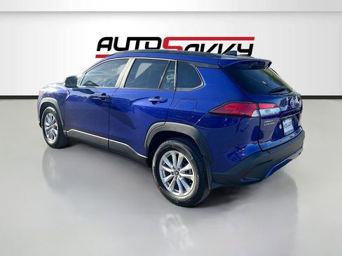 Used 2025 Toyota Corolla Cross LE FWD image 5