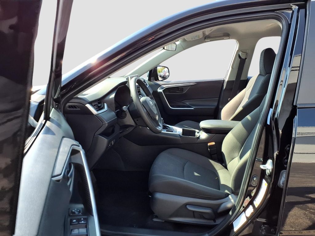 Used 2025 Toyota RAV4 LE AWD/4WD image 26