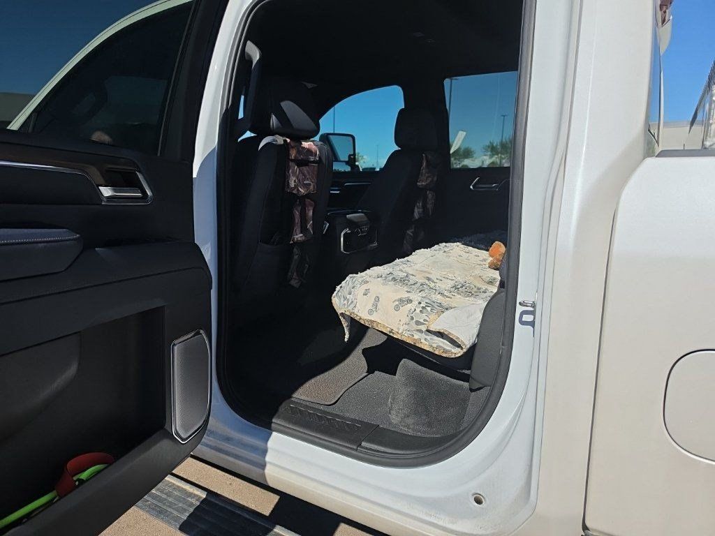 Used 2024 Chevrolet Silverado 3500 High Country w/ High Country Premium Package AWD/4WD image 17