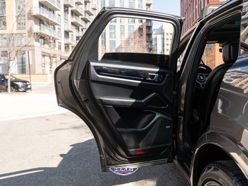 Used 2019 Porsche Cayenne S w/ Premium Plus Package image 47