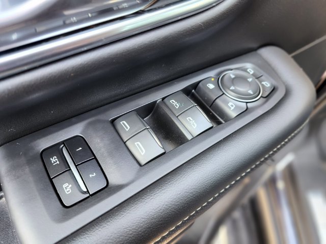Used 2023 Chevrolet Tahoe Premier AWD/4WD image 18