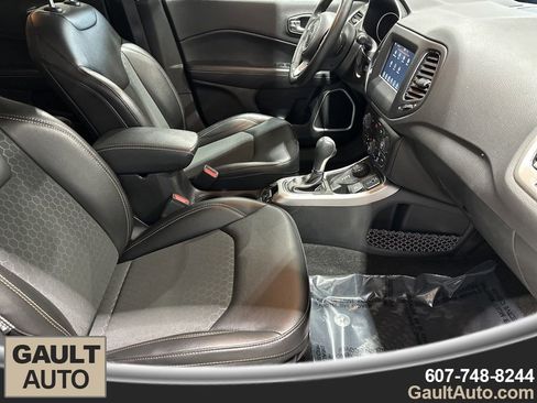 Used 2019 Jeep Compass Latitude image 18