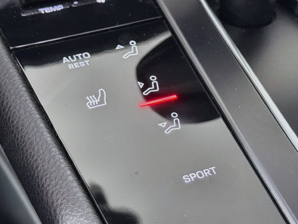 Certified 2023 Porsche Macan AWD/4WD image 23