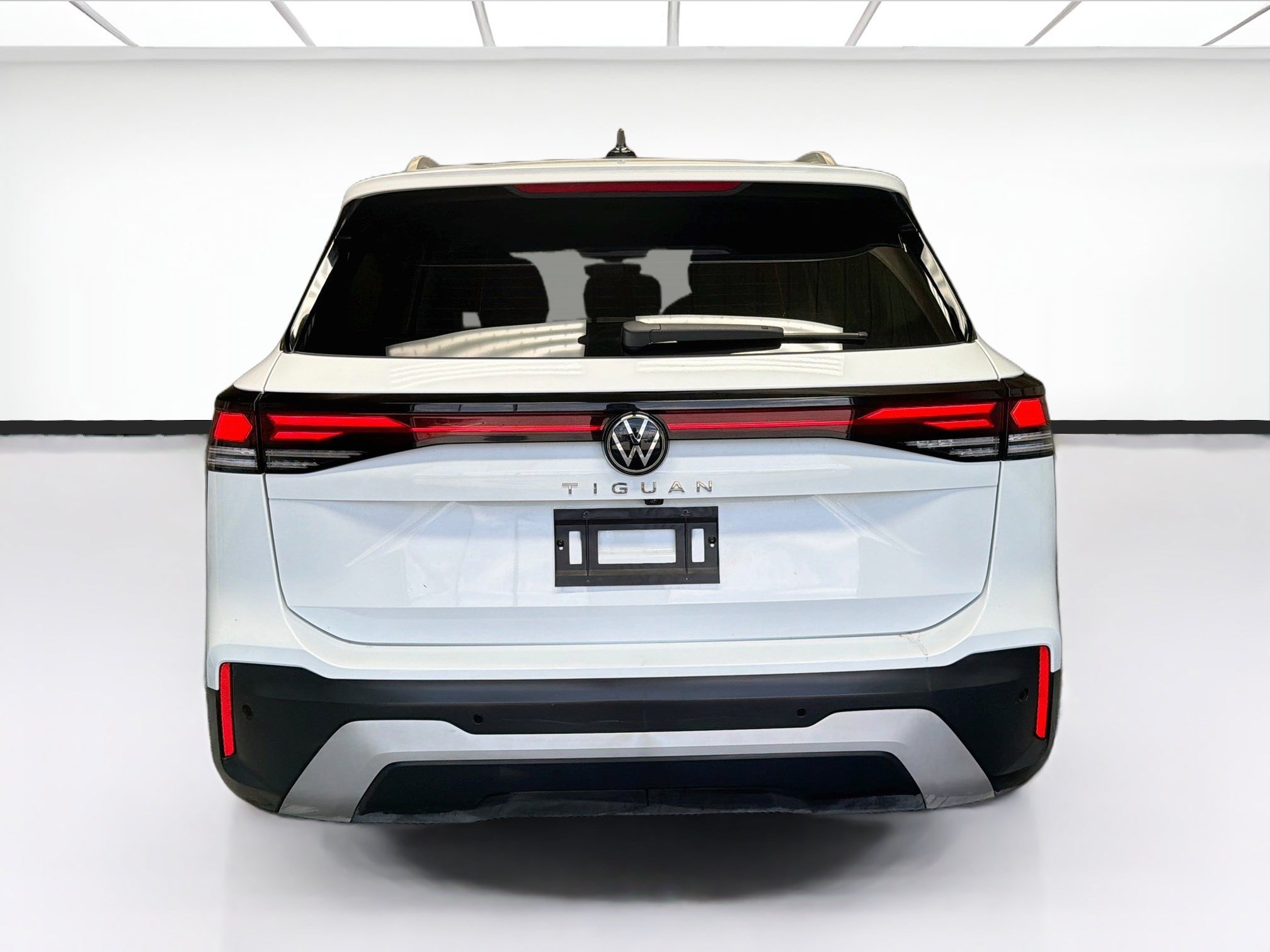 Used 2025 Volkswagen Tiguan S FWD image 5
