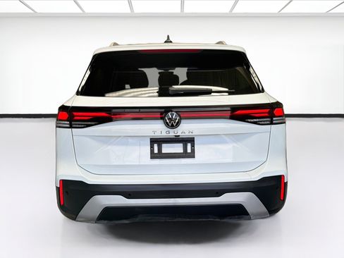 Used 2025 Volkswagen Tiguan S FWD image 5