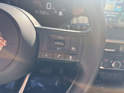 Used 2025 Nissan Kicks SV image 22