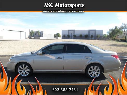 Used 2005 Toyota Avalon XLS image 1