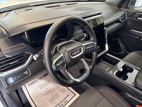 Used 2025 GMC Acadia Elevation image 17