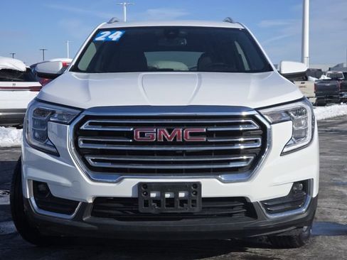 Used 2024 GMC Terrain SLT image 17
