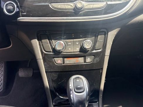 Used 2022 Buick Encore Preferred FWD image 14