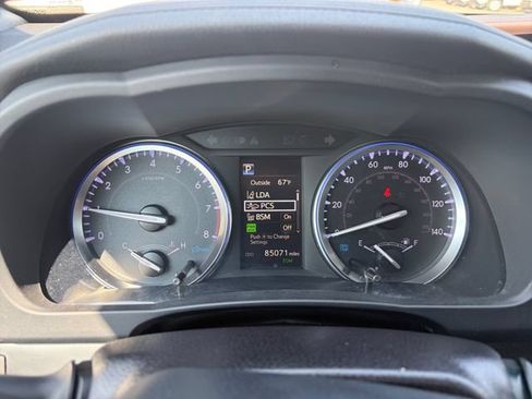 Used 2019 Toyota Highlander XLE AWD/4WD image 10