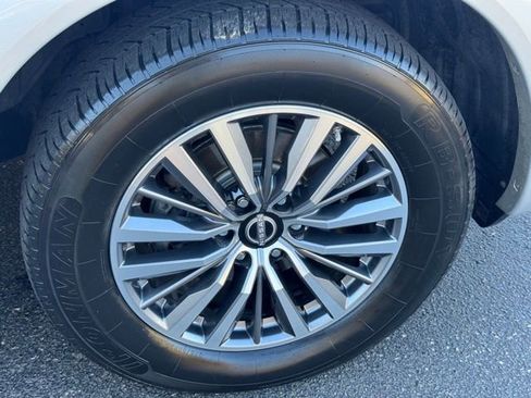 Used 2022 Nissan Armada SL w/ Captain's Chairs Package image 27