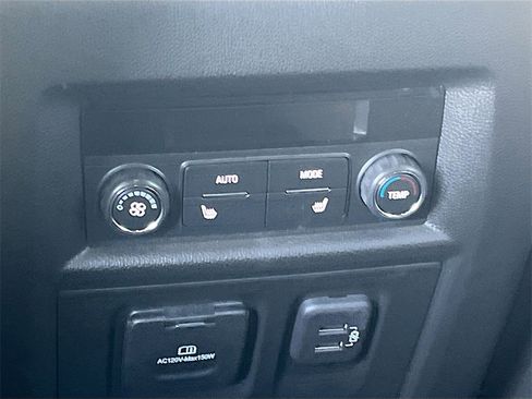 Used 2023 Chevrolet Traverse Premier image 26