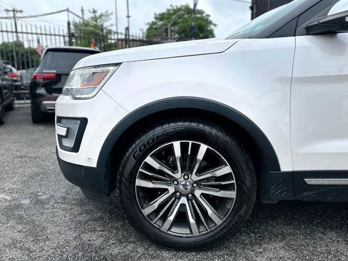 Used 2017 Ford Explorer Platinum AWD/4WD image 3