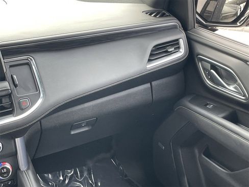 Used 2022 GMC Yukon SLT w/ SLT Premium Package image 16