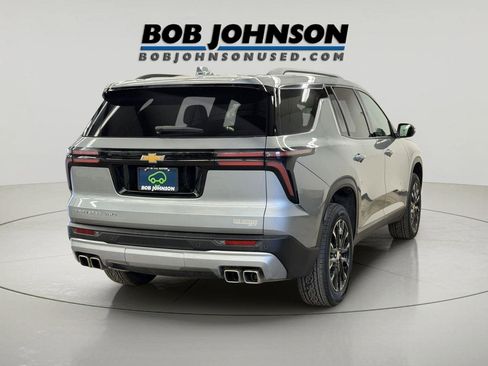 Used 2025 Chevrolet Traverse LT w/ Sun and Wheel Package AWD/4WD image 4
