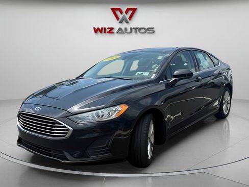 Used 2019 Ford Fusion SE FWD image 1