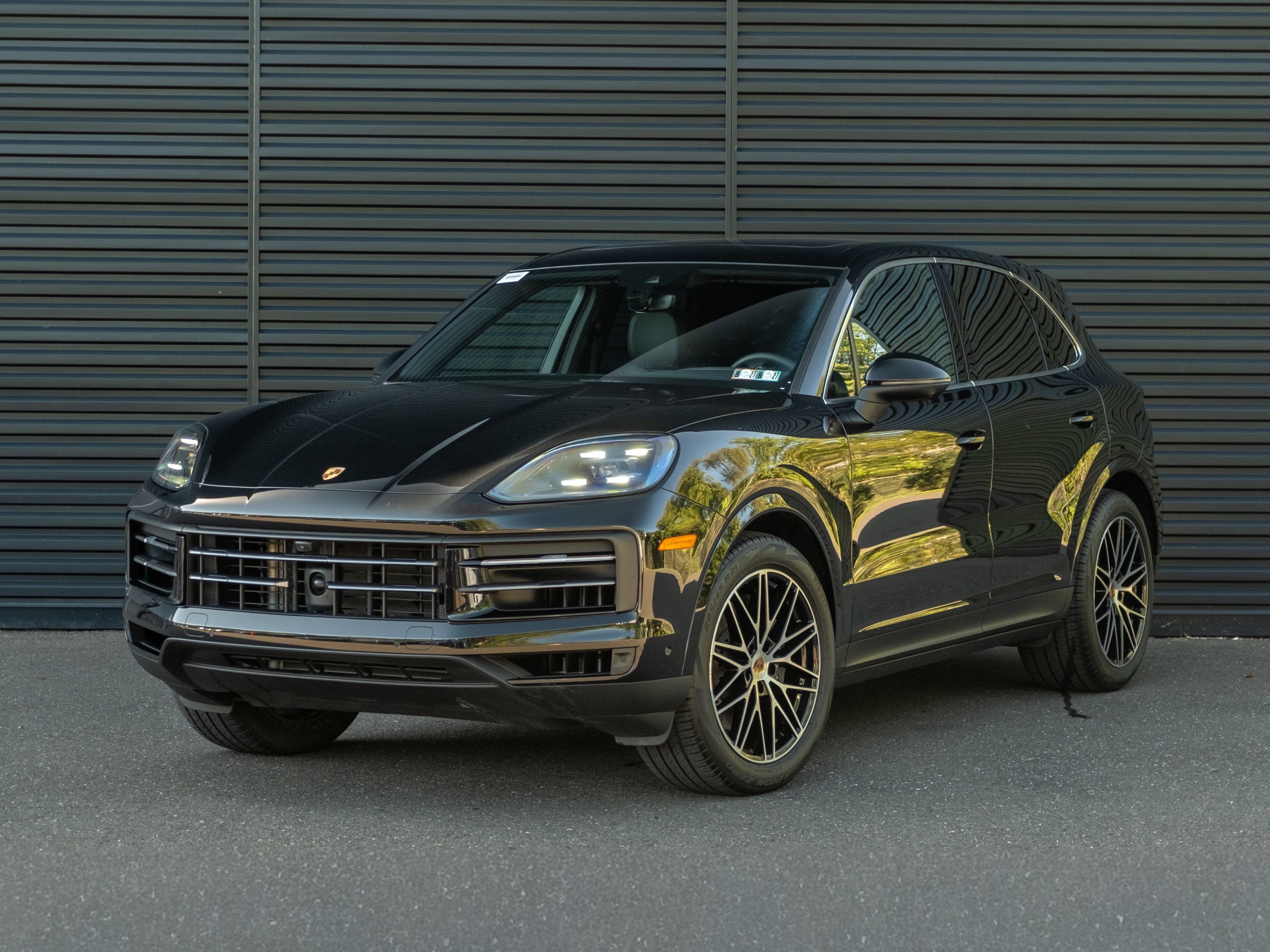 Certified 2025 Porsche Cayenne AWD/4WD image 1