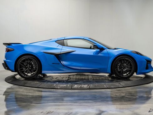 Used 2024 Chevrolet Corvette Z06 w/ Battery Protection Package RWD image 30