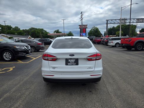 Used 2019 Ford Fusion SE image 9