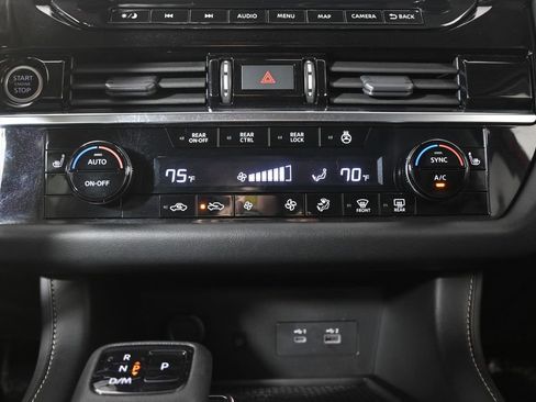 Used 2023 Nissan Pathfinder SL AWD/4WD image 30